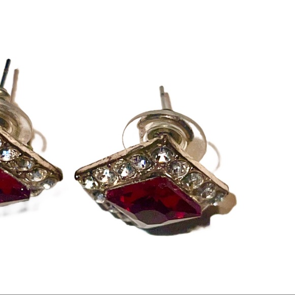 VTG Old Fashioned Ruby Red Jewel Earrings - Picture 2 of 4